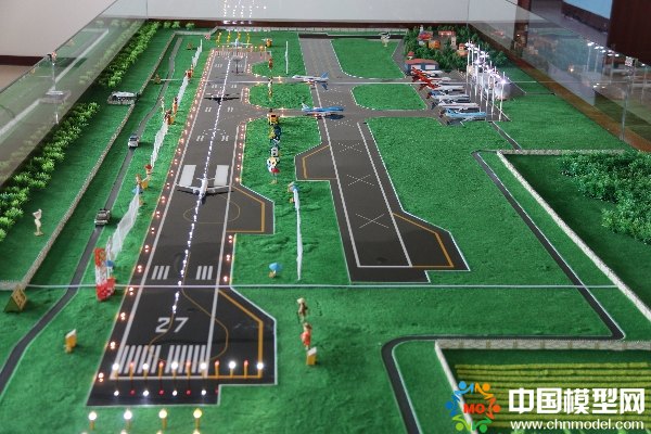 呼倫貝爾機(jī)場(chǎng)開(kāi)發(fā)制作“鳥(niǎo)擊防范沙盤模型”