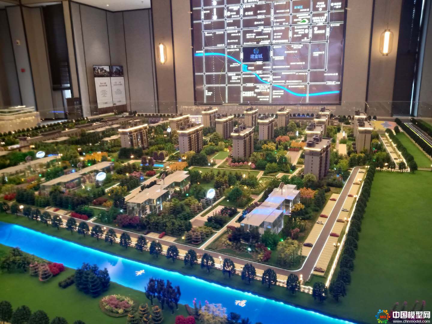 樓盤沙盤模型制作、別墅沙盤模型制作、城市規(guī)劃沙盤制作、建筑模型設計制作、工業(yè)模型設計制作、數(shù)字多媒體沙盤制作