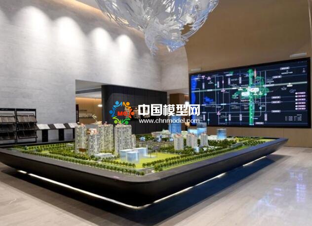 售樓部里的區(qū)位沙盤材質(zhì)各異，不同風(fēng)格而定